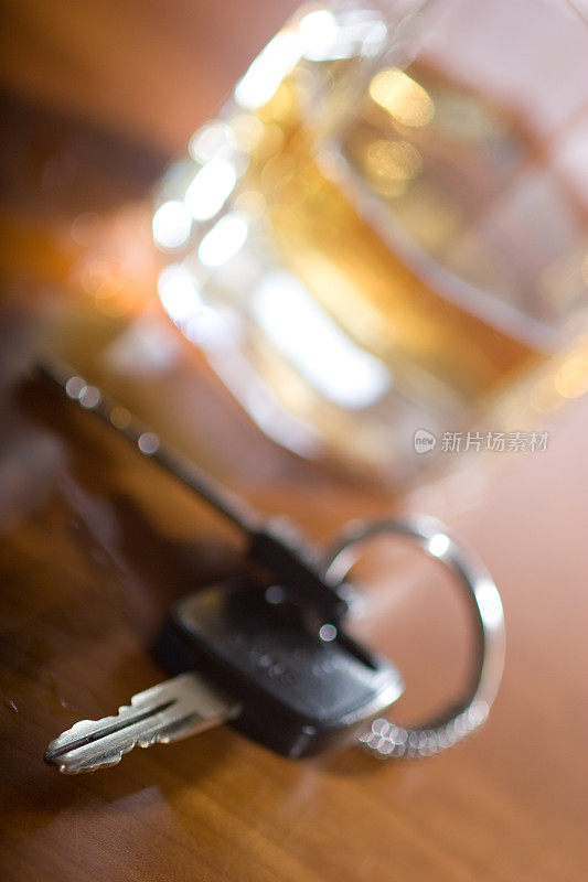 饮料和车钥匙