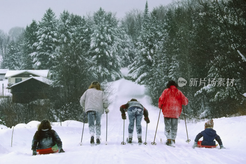 跑下山