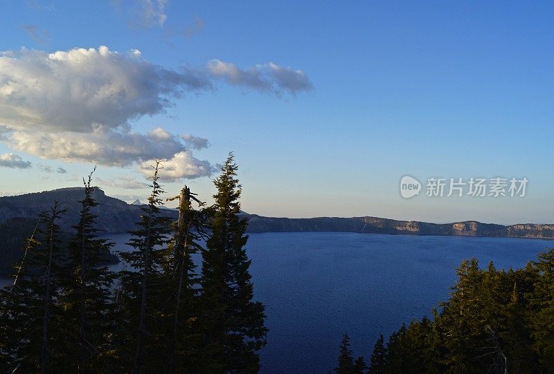 火山口湖晚上