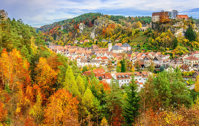 瑞士弗朗哥尼亚的波登斯坦的秋天风景(Fr?nkische Schweiz) -德国