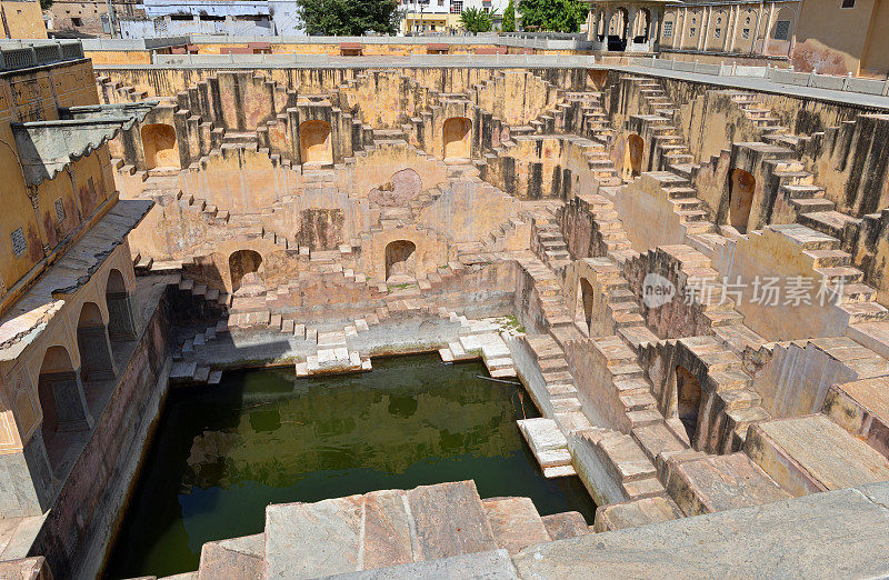 古老的阶梯井池塘，印度