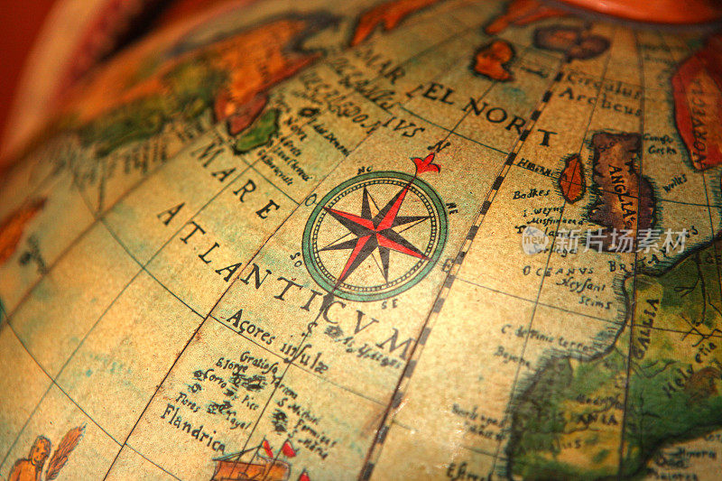 旧导航地图上的指南针