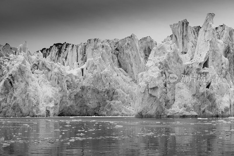 哥伦比亚冰川黑白照片