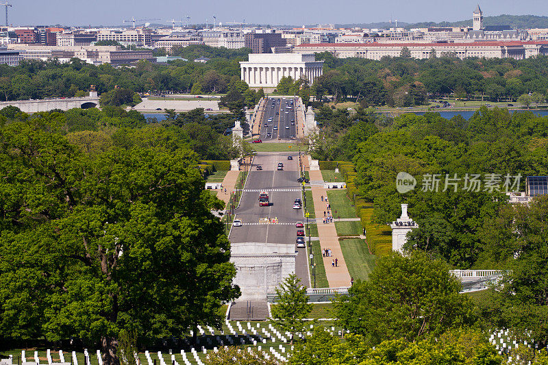 从华盛顿阿灵顿国家公墓眺望
