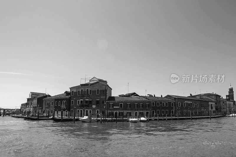 意大利威尼斯慕拉诺岛的古老建筑和水道