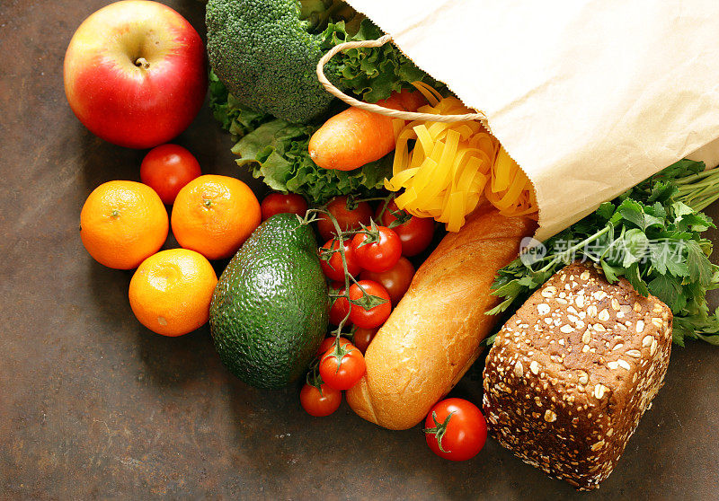 食品购物袋-蔬菜，水果，面包和意大利面
