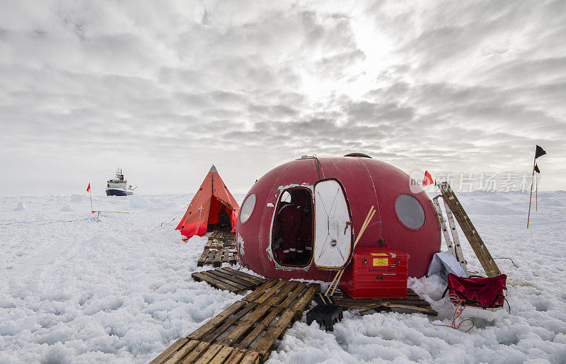 极地研究探险队的冰营地