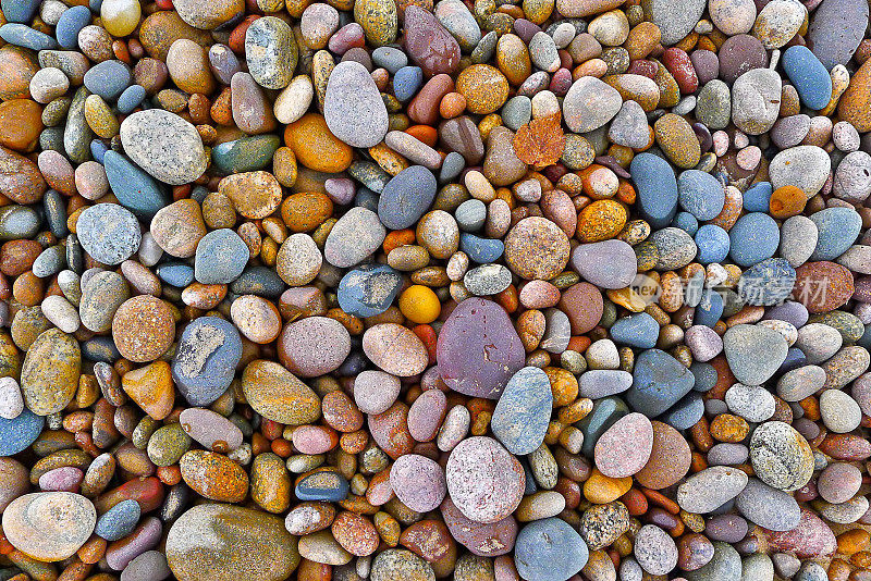 五颜六色的鹅卵石和岩石