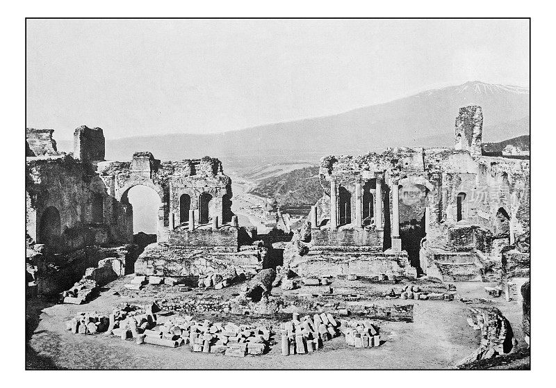 意大利古老的点印照片:西西里岛，陶尔米纳，剧院遗址