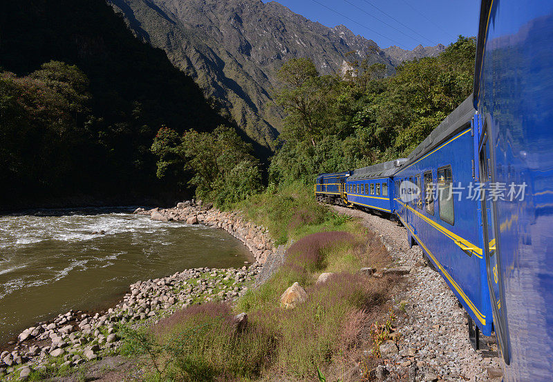 开往秘鲁马丘比丘的火车