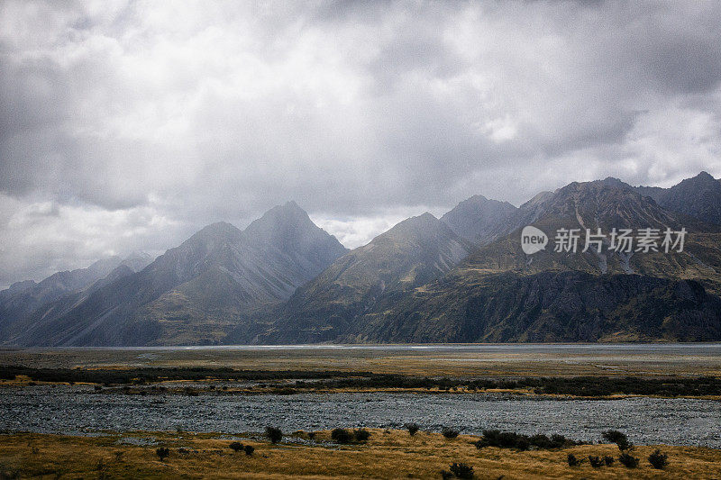 新西兰南阿尔卑斯山的风景