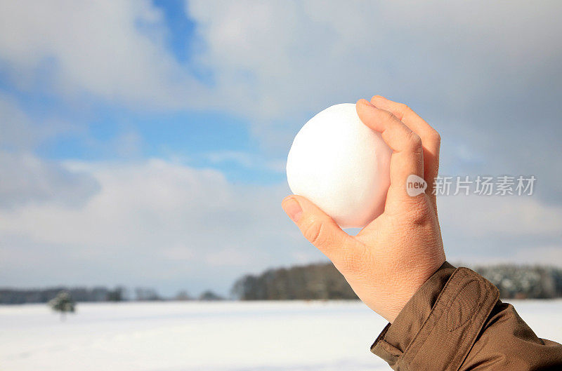 雪球扔