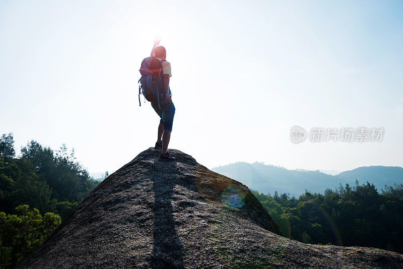 人的成功站在山峰的顶峰