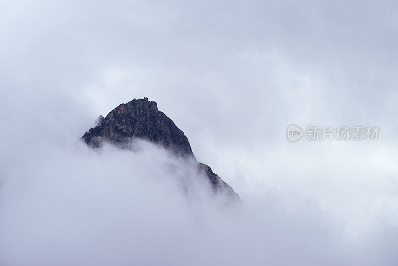 白云石山脉顶峰