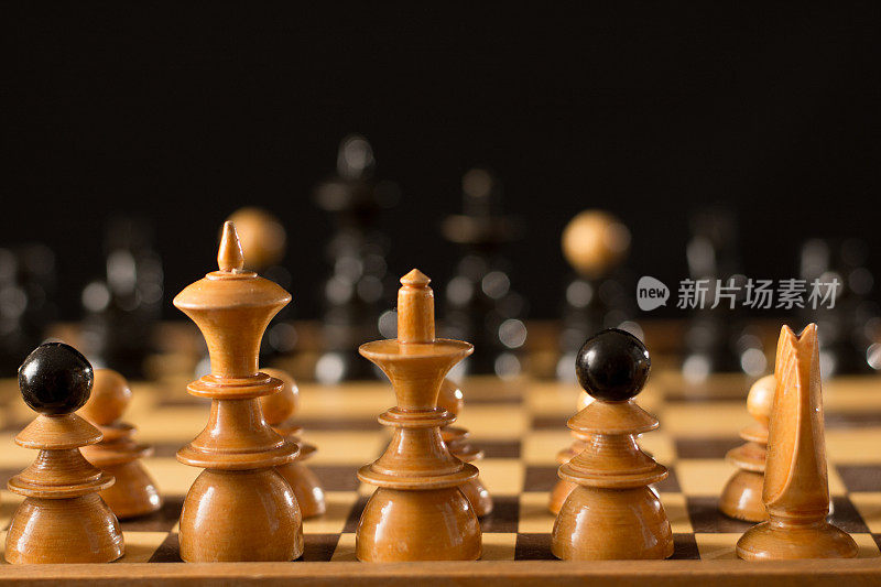 棋盘上的白棋和黑棋