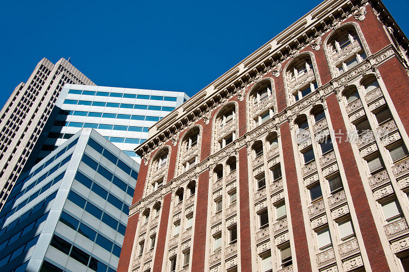 旧金山市中心古典和现代建筑