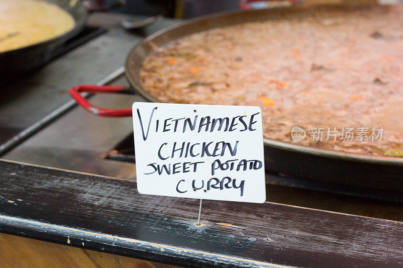 伦敦博罗市场的越南咖喱鸡