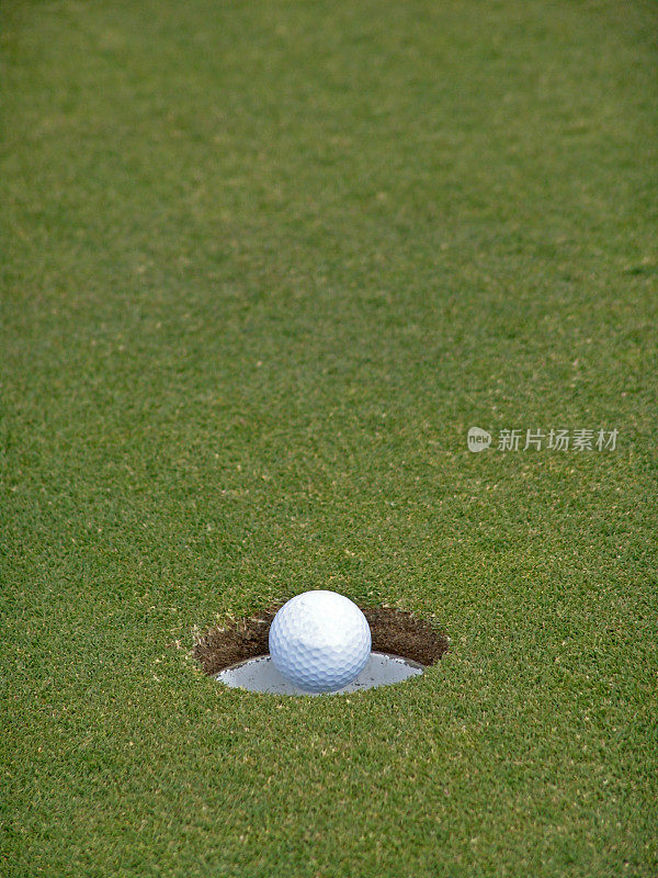 高尔夫球入洞