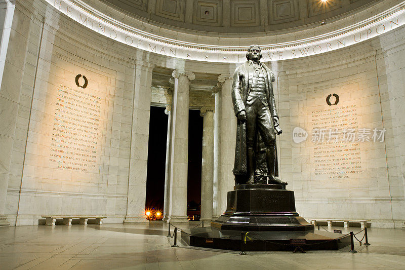 华盛顿特区纪念馆内的托马斯·杰斐逊雕像