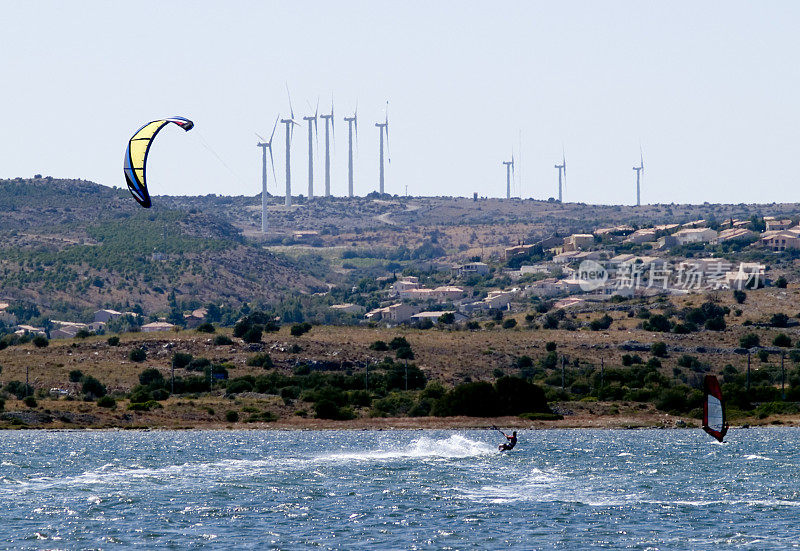 Kiteboarder和帆板