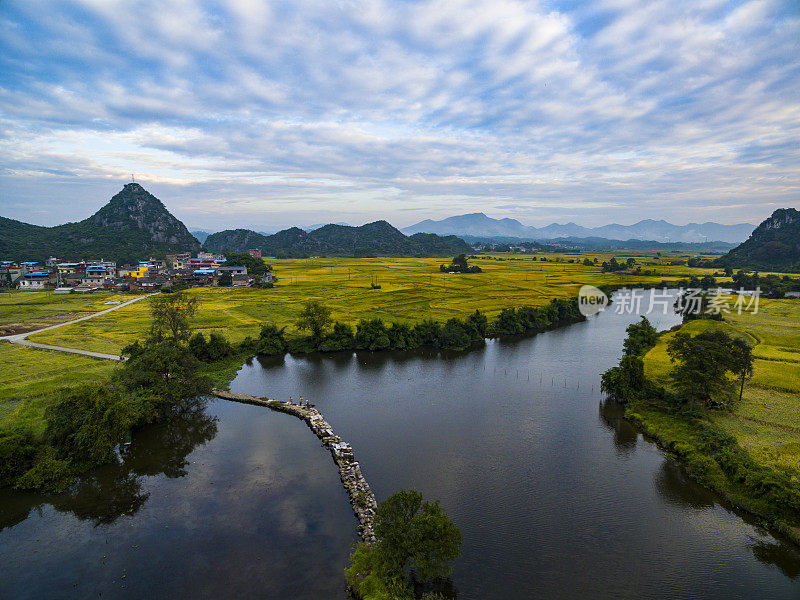 喀斯特地区农村日落，阳朔，中国桂林