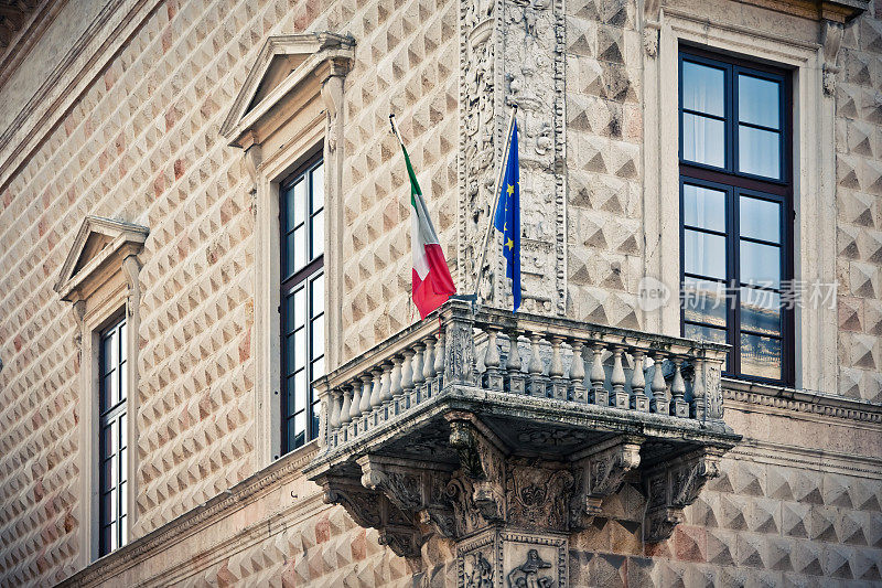 钻石宫殿Balcony和Windows在Ferrara