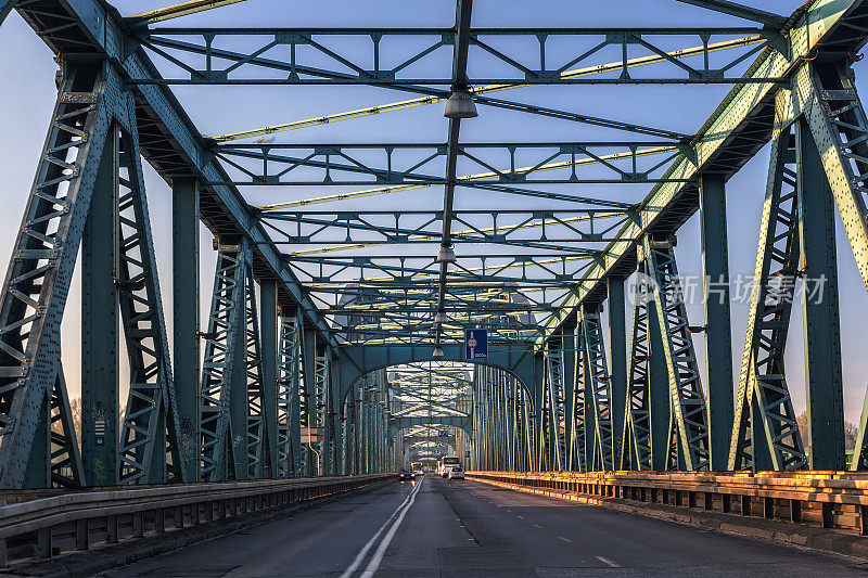 托鲁维斯瓦河上的公路桥?、波兰