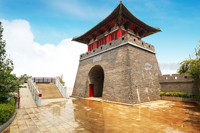 中国长城上的宝塔。世界七大奇迹之一。联合国教科文组织世界遗产