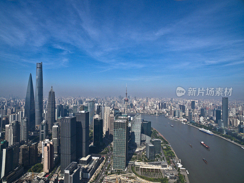 航拍城市现代地标建筑背景在上海外滩天际线