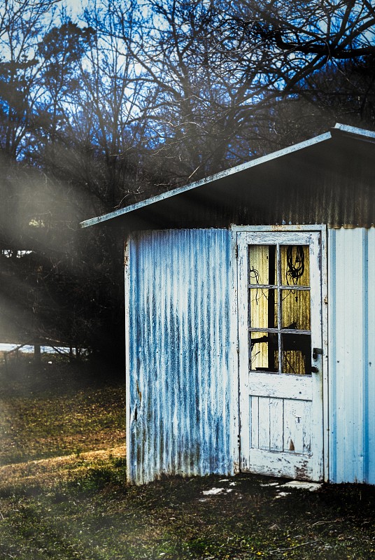 #rays #raysoflight #lateafternoon #shed #rural #sunbeams #rustic #乡村生活