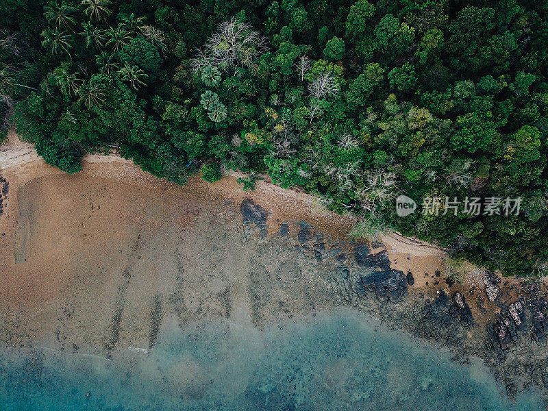 泰国兰大岛的海滩湾