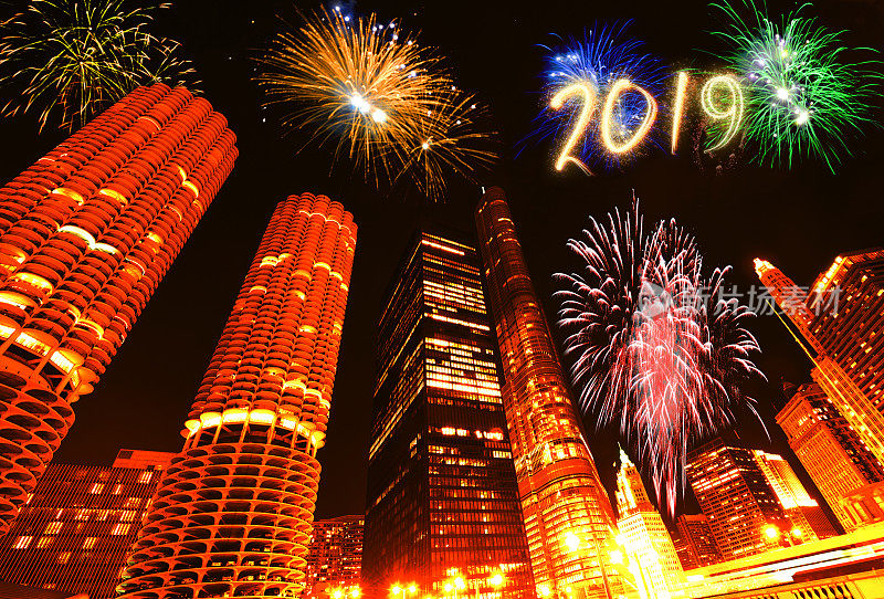 美国伊利诺伊州芝加哥市举行2019年新年焰火庆祝活动