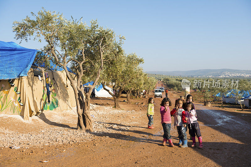 难民营里的叙利亚女学生