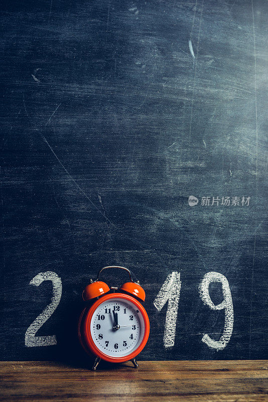 在黑板上的2019年