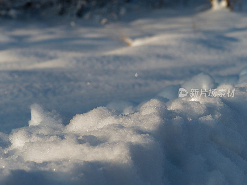 地上有雪