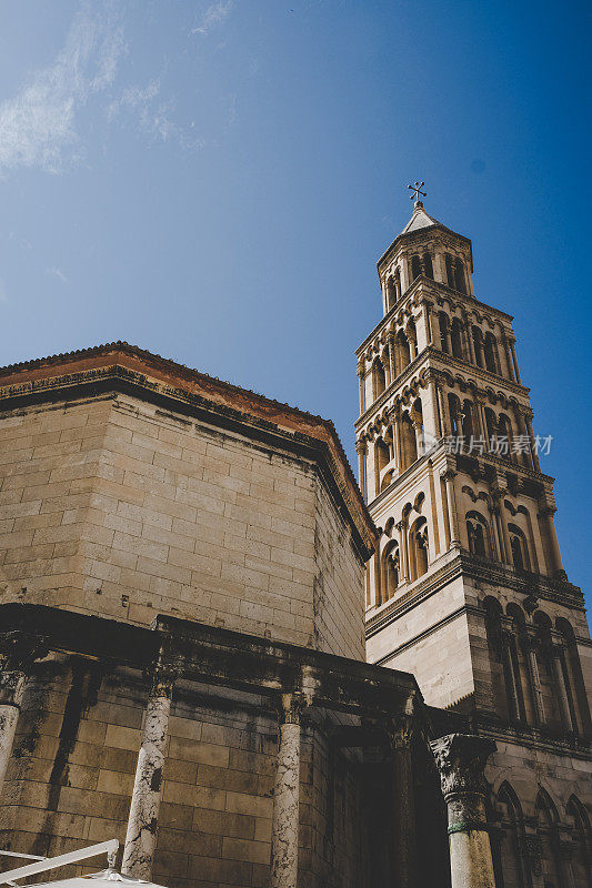 克罗地亚斯普利特的圣多姆尼乌斯大教堂的钟楼