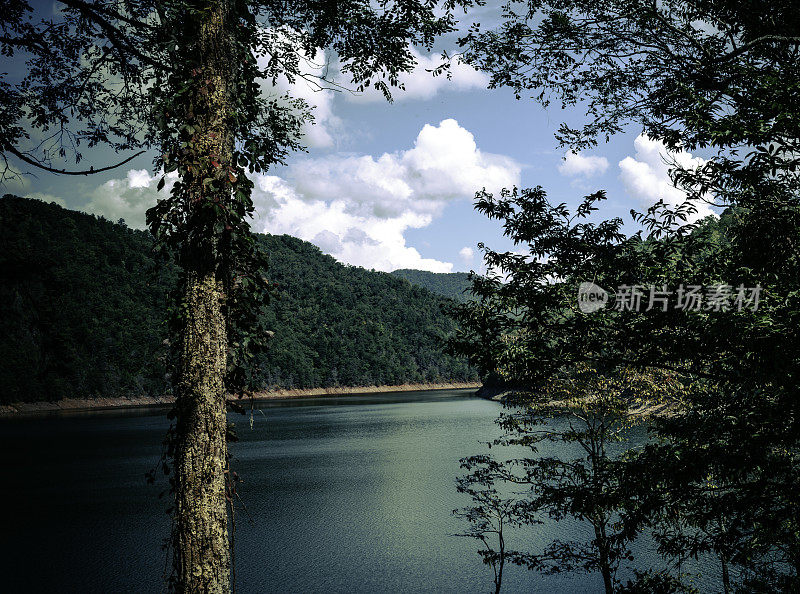 山湖-大烟山国家公园-丰坦