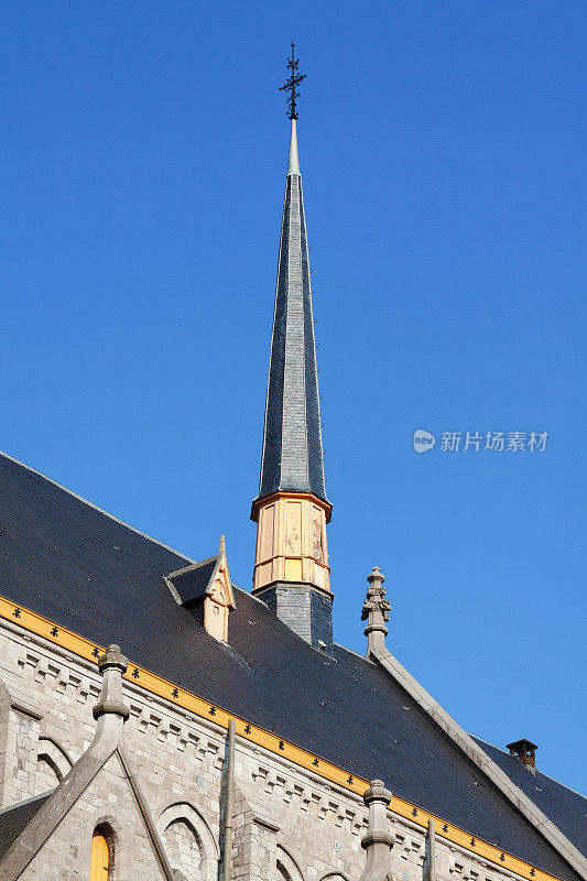 埃特比克教堂的屋顶和尖顶