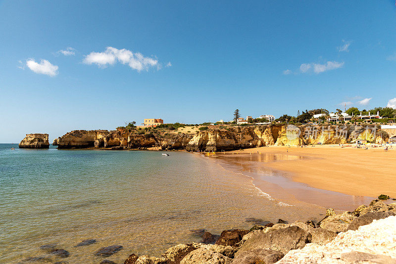 海滩和海岸线在拉各斯，阿尔加维，葡萄牙