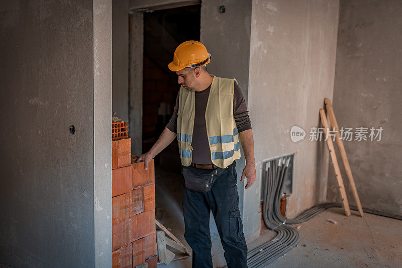 建筑工地的建筑工人