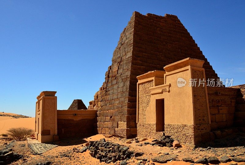 梅罗金字塔-南公墓-阿曼尼洛国王和他的王后的坟墓-撒哈拉沙漠中的努比亚坟墓-联合国教科文组织世界遗产，苏丹贝格拉维亚