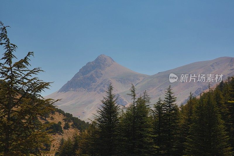 土耳其安塔利亚的黄昏山景