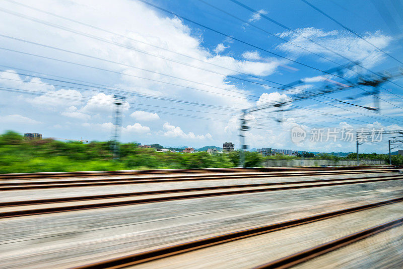 空旷的铁路景观