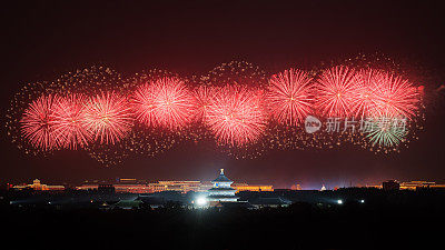 国庆烟花表演在天安门广场，中国，北京