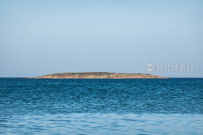 带小岛的海景