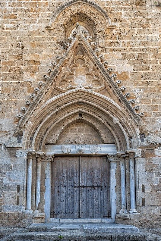 法马古斯塔一座大教堂的门