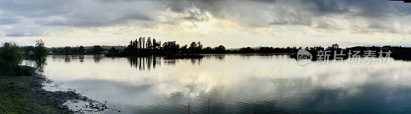 丹加尔泻湖秋季全景