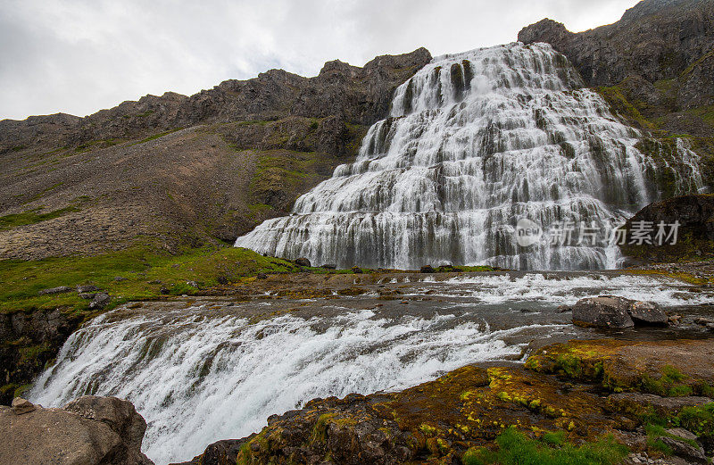 Dynjandi瀑布冰岛戏剧性的前景