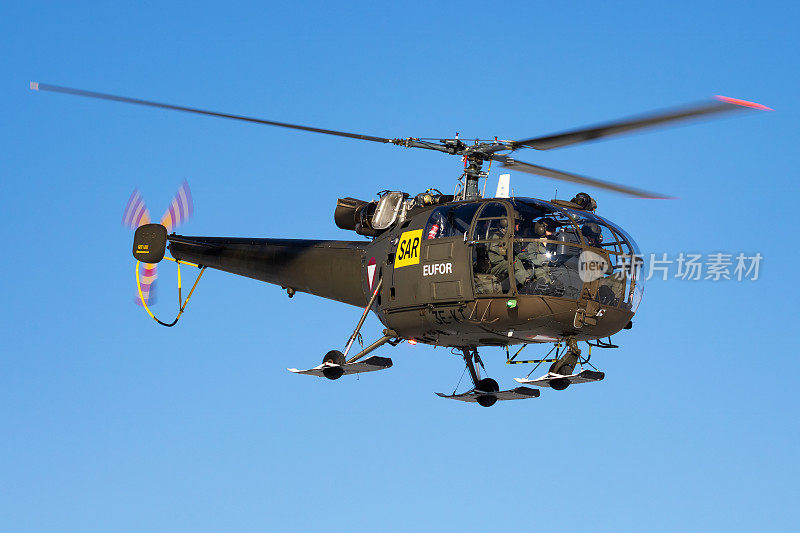 空军基地的军用直升机。空军飞行运输。航空和旋翼机。运输和空运。军事工业。飞啊飞。