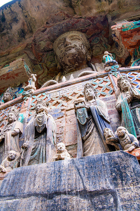 古代巨型佛教山腰石刻，西域净土大足